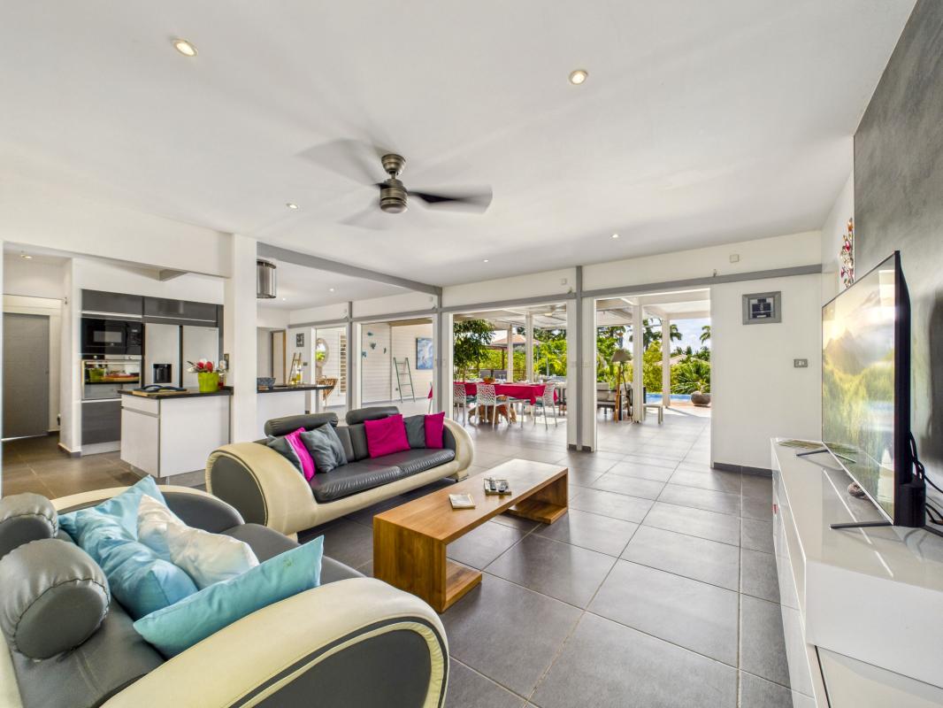 20.Location Villa piscine vue mer Saint François Guadeloupe_Salon